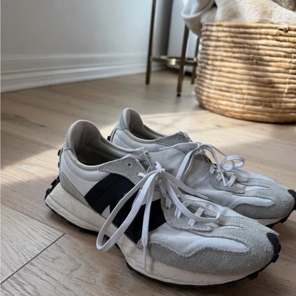 New Balance White and Black Athletic Shoes - Picture 2 of 12